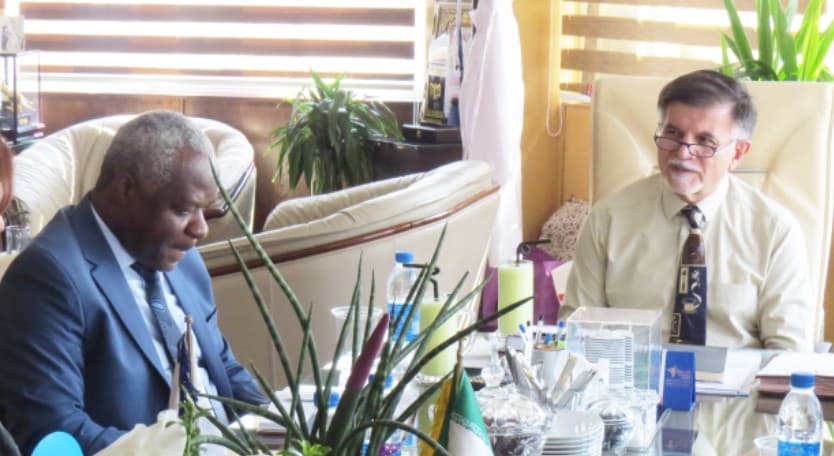 بازديد سفير كشور ساحل عاج از بيمارستان آتيه